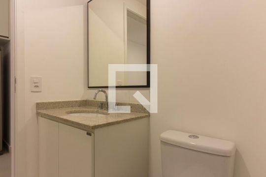 Banheiro de kitnet/studio à venda com 1 quarto, 27m² em Pinheiros, São Paulo