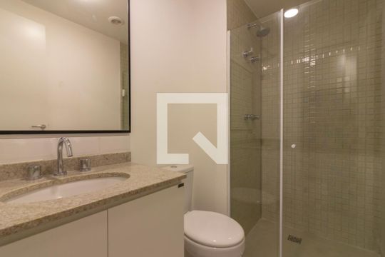 Banheiro de kitnet/studio à venda com 1 quarto, 27m² em Pinheiros, São Paulo