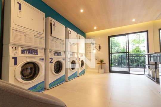 Área Comum - Lavanderia de kitnet/studio à venda com 1 quarto, 27m² em Pinheiros, São Paulo