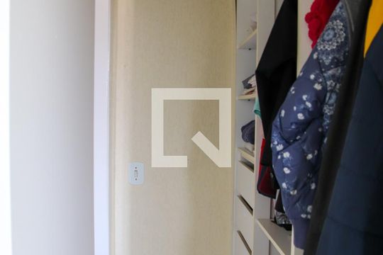 Closet de casa à venda com 3 quartos, 200m² em Vila Gustavo, São Paulo