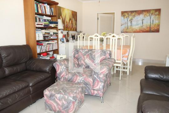 Sala de casa à venda com 3 quartos, 200m² em Vila Gustavo, São Paulo