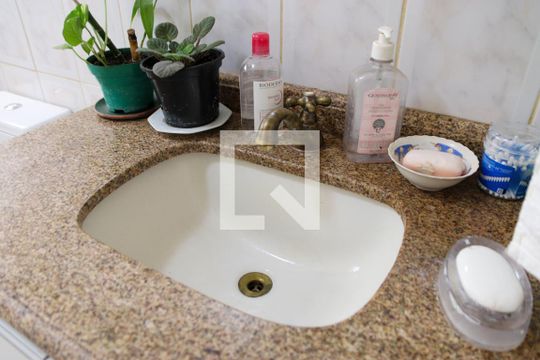 Lavabo de casa para alugar com 3 quartos, 200m² em Vila Gustavo, São Paulo