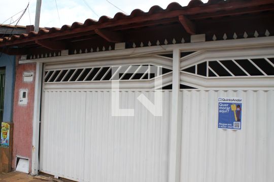 Fachada de casa para alugar com 2 quartos, 120m² em Residencial Goiânia Viva, Goiânia