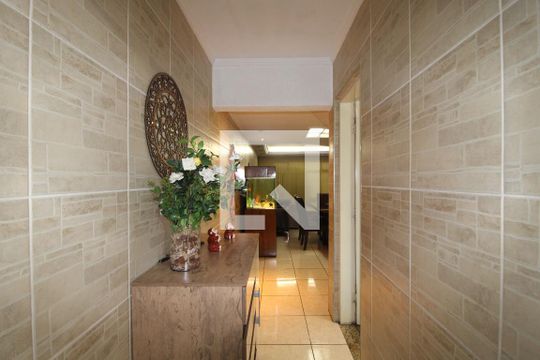 Corredor de casa à venda com 3 quartos, 250m² em Jardim Santo Antonio, São Paulo