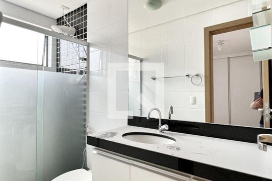 banheiro 3 de apartamento à venda com 4 quartos, 204m² em Buritis, Belo Horizonte
