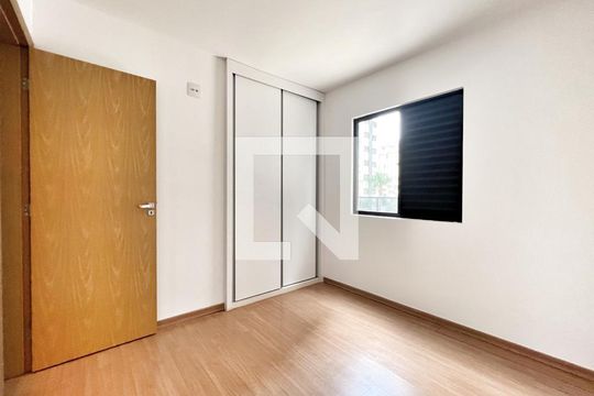 Quarto 3 de apartamento à venda com 4 quartos, 180m² em Buritis, Belo Horizonte