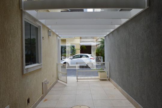 Garagem de casa à venda com 3 quartos, 131m² em Freguesia de Jacarepaguá, Rio de Janeiro