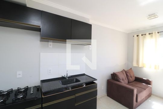 Cozinha  de apartamento para alugar com 1 quarto, 26m² em Cidade Satelite Santa Barbara, São Paulo
