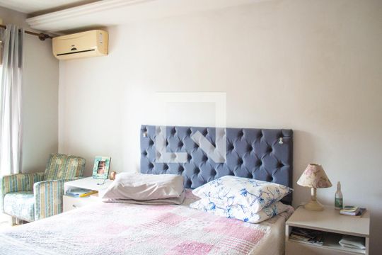 Suite 1 de casa à venda com 3 quartos, 174m² em Ipanema, Porto Alegre