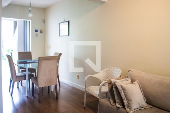 Sala de casa à venda com 3 quartos, 174m² em Ipanema, Porto Alegre
