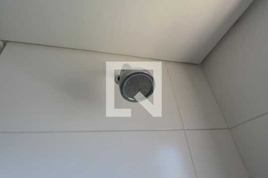Banheiro de kitnet/studio para alugar com 1 quarto, 39m² em Vila Augusta, Guarulhos