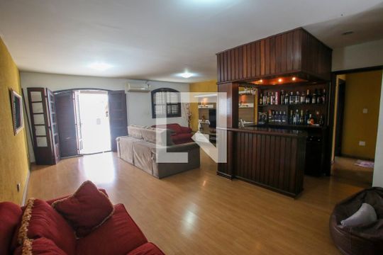 Casa para alugar com 4 quartos, 429m² em Pechincha, Rio de Janeiro