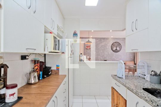 Cozinha de apartamento para alugar com 2 quartos, 50m² em Vila Palmeiras, São Paulo