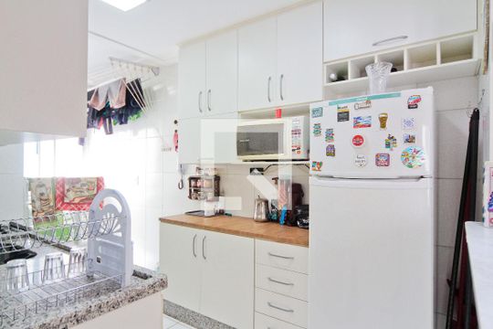 Cozinha de apartamento para alugar com 2 quartos, 50m² em Vila Palmeiras, São Paulo