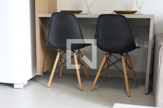 Cozinha de kitnet/studio para alugar com 1 quarto, 26m² em Santana, São Paulo