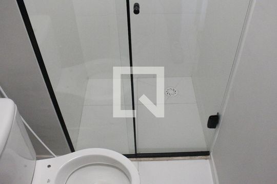 Banheiro de kitnet/studio para alugar com 1 quarto, 26m² em Santana, São Paulo