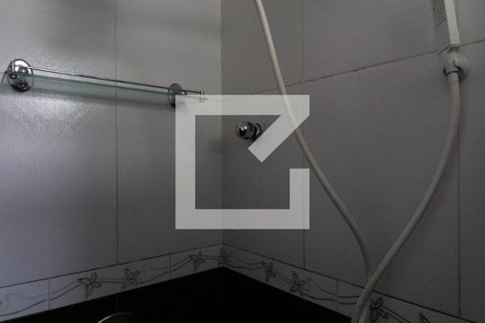Banheiro de apartamento para alugar com 2 quartos, 80m² em Rocha, São Gonçalo
