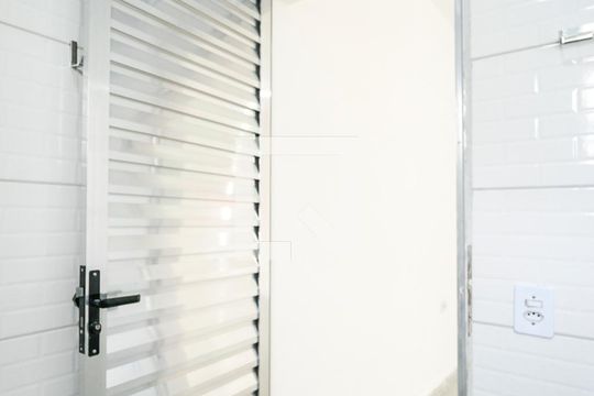 Banheiro social de kitnet/studio para alugar com 1 quarto, 24m² em Vila Aricanduva, São Paulo