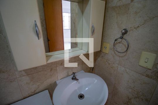 Banheiro de apartamento à venda com 1 quarto, 48m² em Cidade Líder, São Paulo