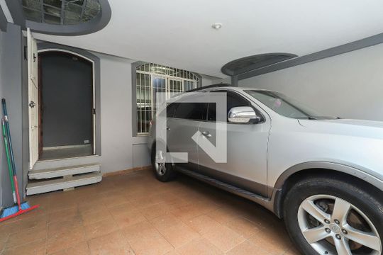 Garagem de casa à venda com 4 quartos, 190m² em Cambuci, São Paulo