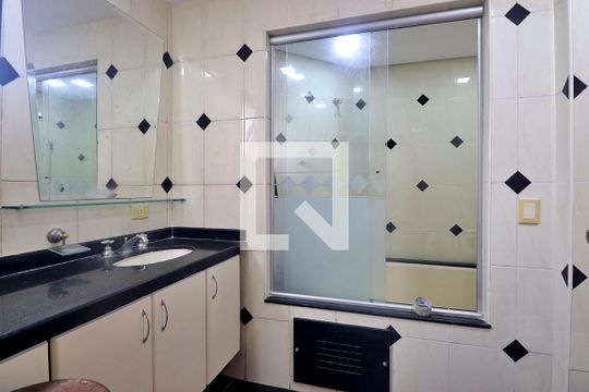 Banheiro do Quarto 1 - Suíte de apartamento para alugar com 4 quartos, 245m² em Jardim, Santo André