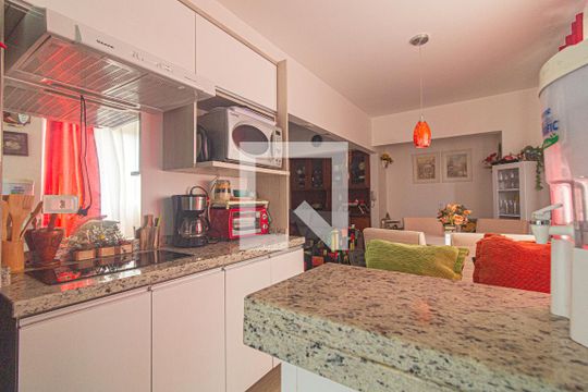 Cozinha de apartamento para alugar com 3 quartos, 75m² em Bigorrilho, Curitiba