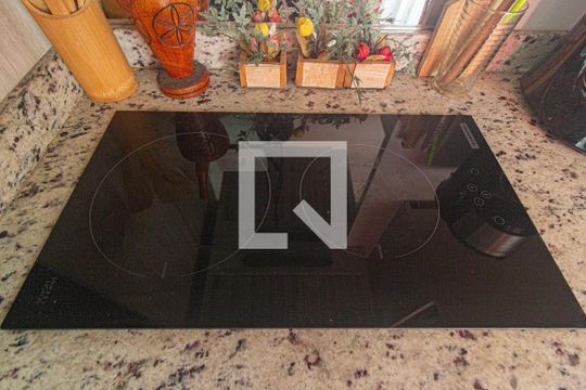 Detalhe da cozinha de apartamento para alugar com 3 quartos, 75m² em Bigorrilho, Curitiba