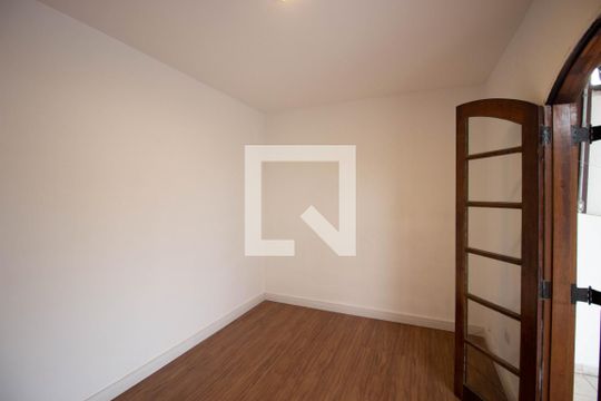 Quarto 2 de casa para alugar com 2 quartos, 100m² em Vila Rosaria, São Paulo