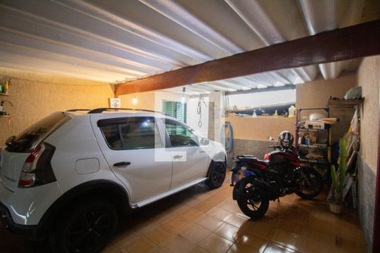 Garagem de casa à venda com 3 quartos, 134m² em Itaquera, São Paulo