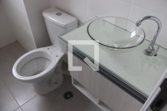 Banheiro de apartamento para alugar com 2 quartos, 47m² em Vila Angélica, Sorocaba