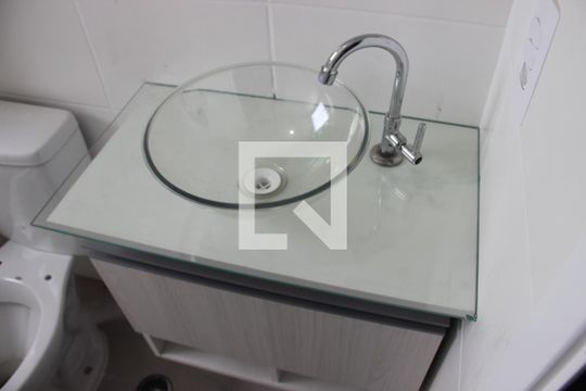 Banheiro de apartamento para alugar com 2 quartos, 47m² em Vila Angélica, Sorocaba