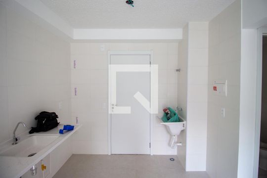 Cozinha de apartamento para alugar com 2 quartos, 32m² em Fazenda Aricanduva, São Paulo