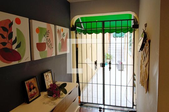 Casa à venda com 4 quartos, 200m² em Jardim Taboão, São Paulo