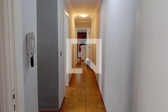 Corredor de casa à venda com 4 quartos, 200m² em Jardim Taboão, São Paulo