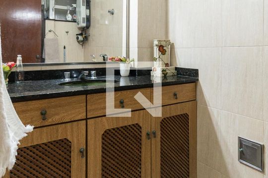 Banheiro de apartamento à venda com 2 quartos, 84m² em Vila Isabel, Rio de Janeiro