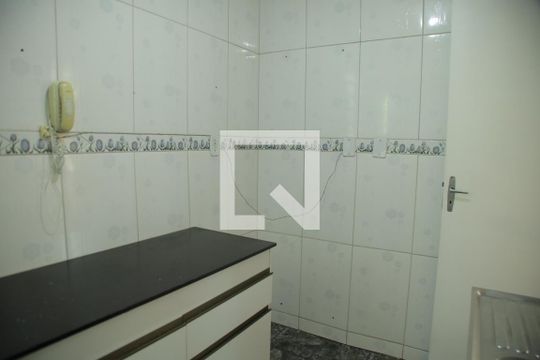 Cozinha e Área de Serviço de apartamento para alugar com 2 quartos, 50m² em São Pedro, Osasco