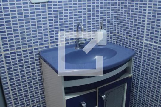 Banheiro de apartamento para alugar com 2 quartos, 50m² em São Pedro, Osasco