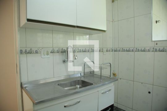 Cozinha e Área de Serviço de apartamento para alugar com 2 quartos, 50m² em São Pedro, Osasco