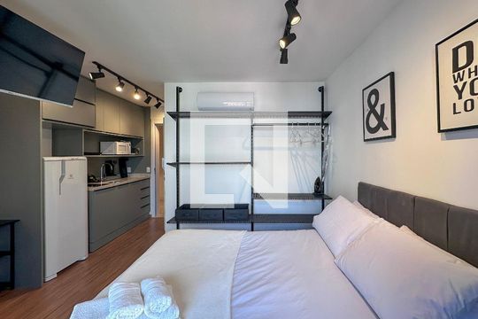 Quarto/Sala de kitnet/studio para alugar com 0 quarto, 25m² em Campo Belo, São Paulo