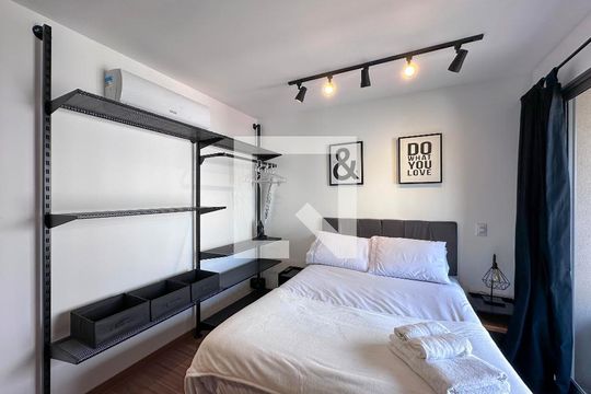 Quarto/Sala de kitnet/studio para alugar com 0 quarto, 25m² em Campo Belo, São Paulo