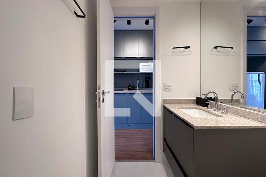 Banheiro de kitnet/studio à venda com 0 quarto, 25m² em Campo Belo, São Paulo