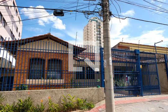 fachada de casa para alugar com 4 quartos, 255m² em Colégio Batista, Belo Horizonte