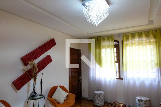 Sala de casa para alugar com 4 quartos, 255m² em Colégio Batista, Belo Horizonte