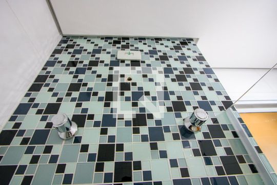 Banheiro social de apartamento para alugar com 2 quartos, 91m² em Vila Helena, Santo André