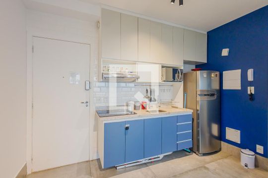 Cozinha de apartamento para alugar com 1 quarto, 30m² em Sumarezinho, São Paulo