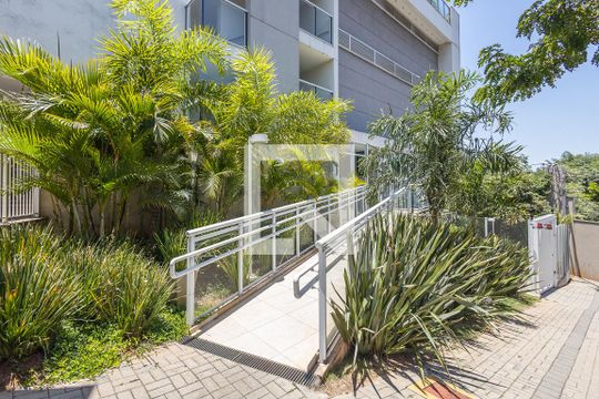 Fachada de apartamento para alugar com 1 quarto, 30m² em Sumarezinho, São Paulo