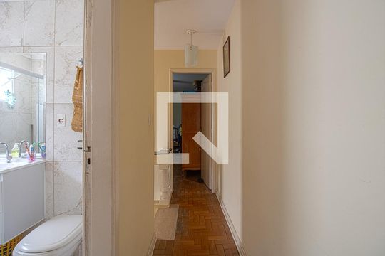 corredor comodos_2 de casa à venda com 4 quartos, 119m² em Parque Fongaro, São Paulo