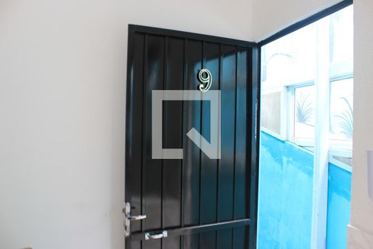 Entrada/saída da Kitnet de kitnet/studio para alugar com 1 quarto, 27m² em Jardim Santa Edwirges, Guarulhos