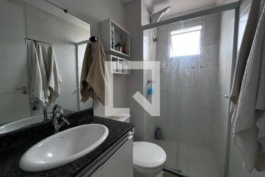 Banheiro de apartamento à venda com 2 quartos, 50m² em Vila Industrial (campinas), Campinas