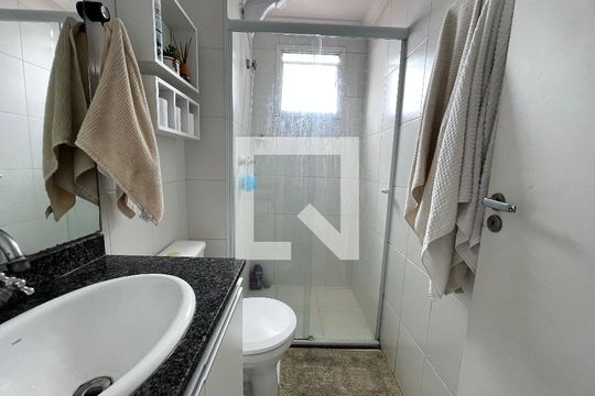 Banheiro de apartamento à venda com 2 quartos, 50m² em Vila Industrial (campinas), Campinas
